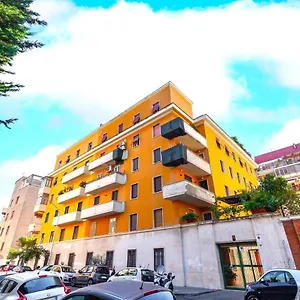 https://hostly-maison-santorsola.it-romehotels.com